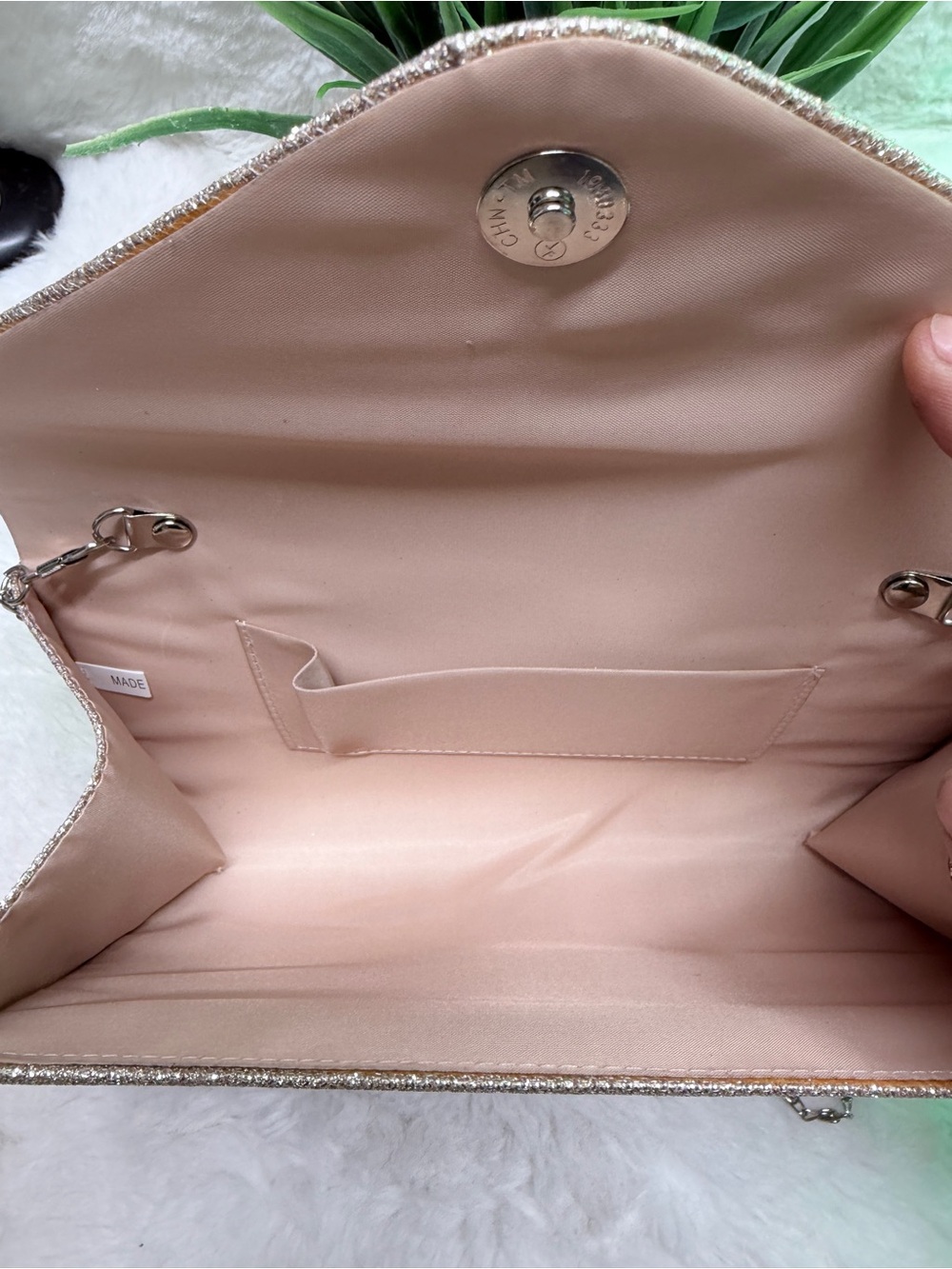 Elegant Crystal-Embellished Pink Colored Silver Evening Date Wedding Clutch ๐ - Picture 3 of 4